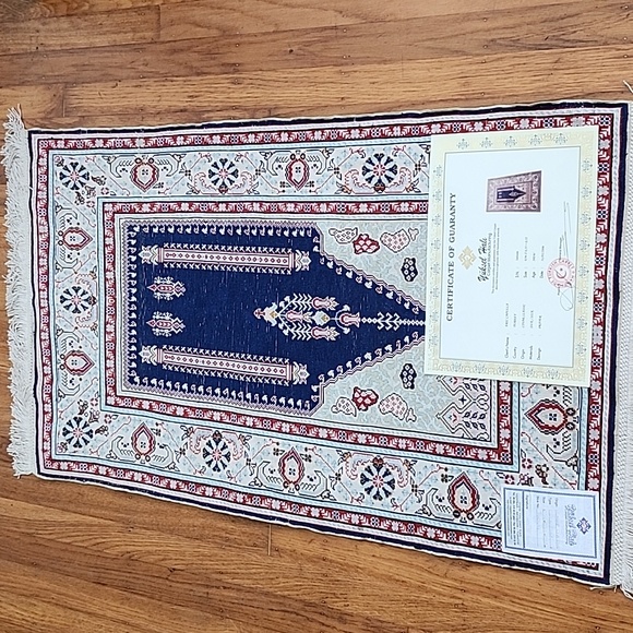 Small Silk Rug from Turkey - Approx. 21.5" by 40" - Picture 2 of 11